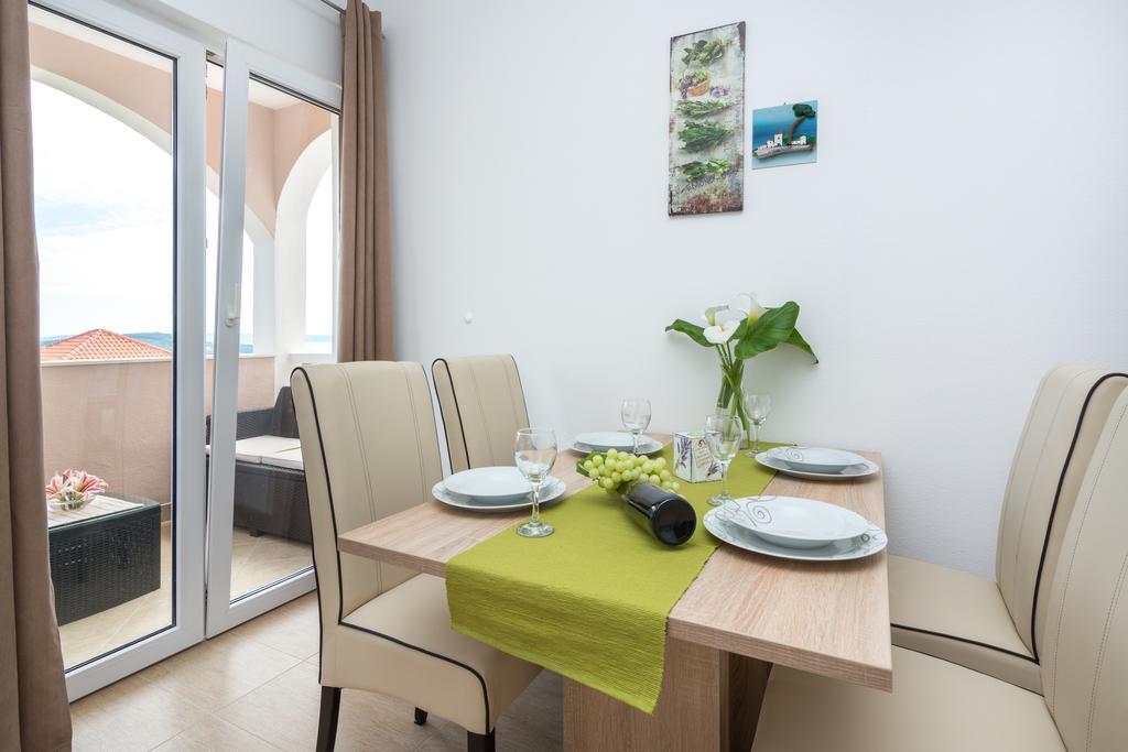 Apartments Blue Lagoon Trogir Buitenkant foto